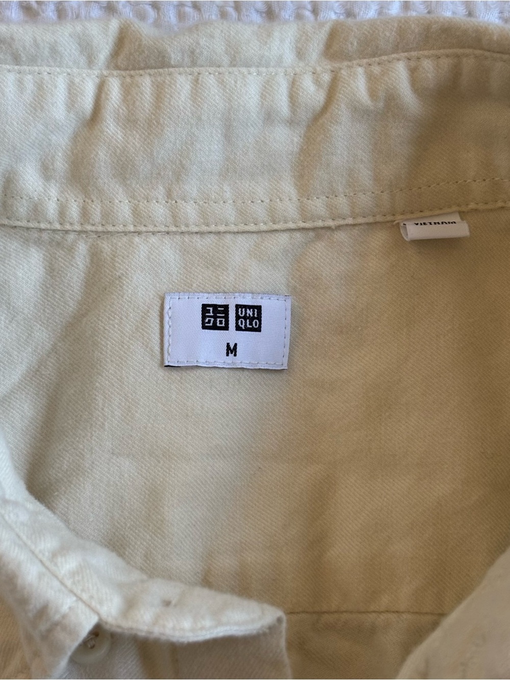 Uniqlo Men's Light Cream Long-Sleeve Button-Down Shirt - Picture 2 of 3